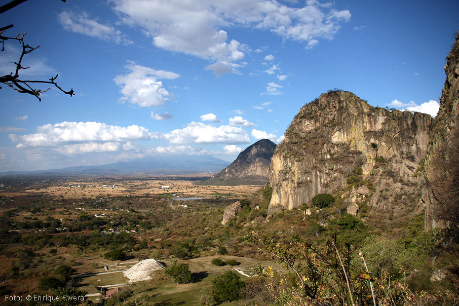 morelos-zonas-arqueologicas-sitios-historicos-piramides-rupestres-chalcatzingo-petrograbados