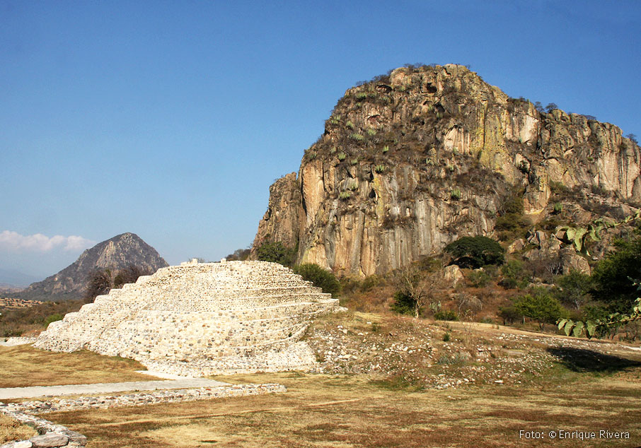 morelos-zonas-arqueologicas-sitios-historicos-piramides-rupestres-chalcatzingo-petrograbados