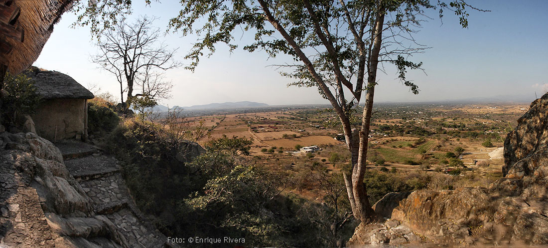 morelos-zonas-arqueologicas-sitios-historicos-piramides-rupestres-chalcatzingo-petrograbados